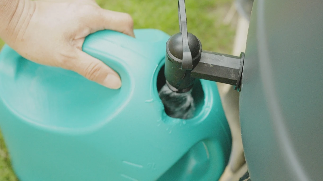 Odzyskiwanie deszczówki sprawia, że nie trzeba pobierać wody z miejskiej instalacji wodociągowej Odzyskiwanie deszczówki sprawia, że nie trzeba pobierać wody z miejskiej instalacji wodociągowej