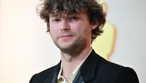 Mateusz Kościukiewicz o roli w filmie "Uśmiech losu". Mówi o kulisach