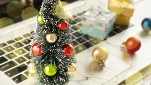 Prezenty świąteczne - kiedy powstaje przychód po stronie pracownika?