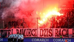 Przed meczem z Legią piłkarze oraz kibice Cracovii oddali hołd zmarłemu prof. Januszowi Filipiakowi