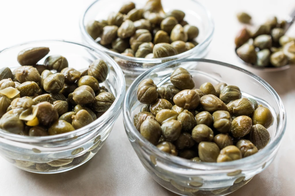 Kapary są źródłem żelaza, błonnika i antyoksydantów Kapary są źródłem żelaza, błonnika i antyoksydantów