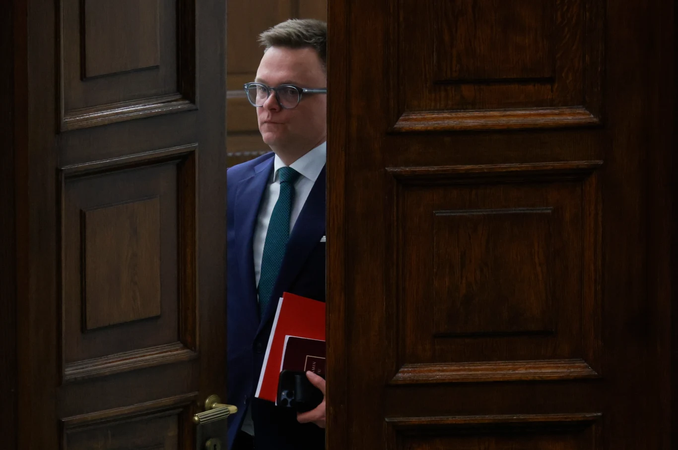 Marszałek Sejmu Szymon Hołownia wygasił mandaty posłom PiS: Mariuszowi Kamińskiemu i Maciejowi Wąsikowi Marszałek Sejmu Szymon Hołownia wygasił mandaty posłom PiS: Mariuszowi Kamińskiemu i Maciejowi Wąsikowi