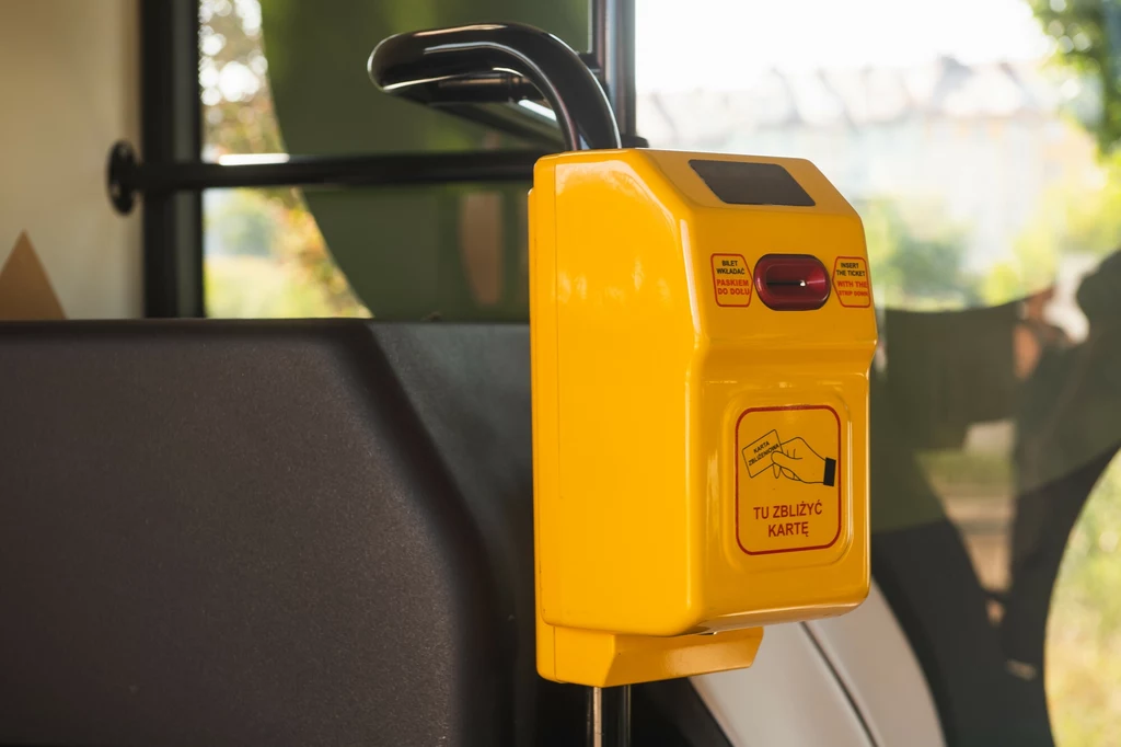 Kary za brak biletów w komunikacji miejskiej uzależnione są od ustaleń przewoźników i różnią się pomiędzy miastami 