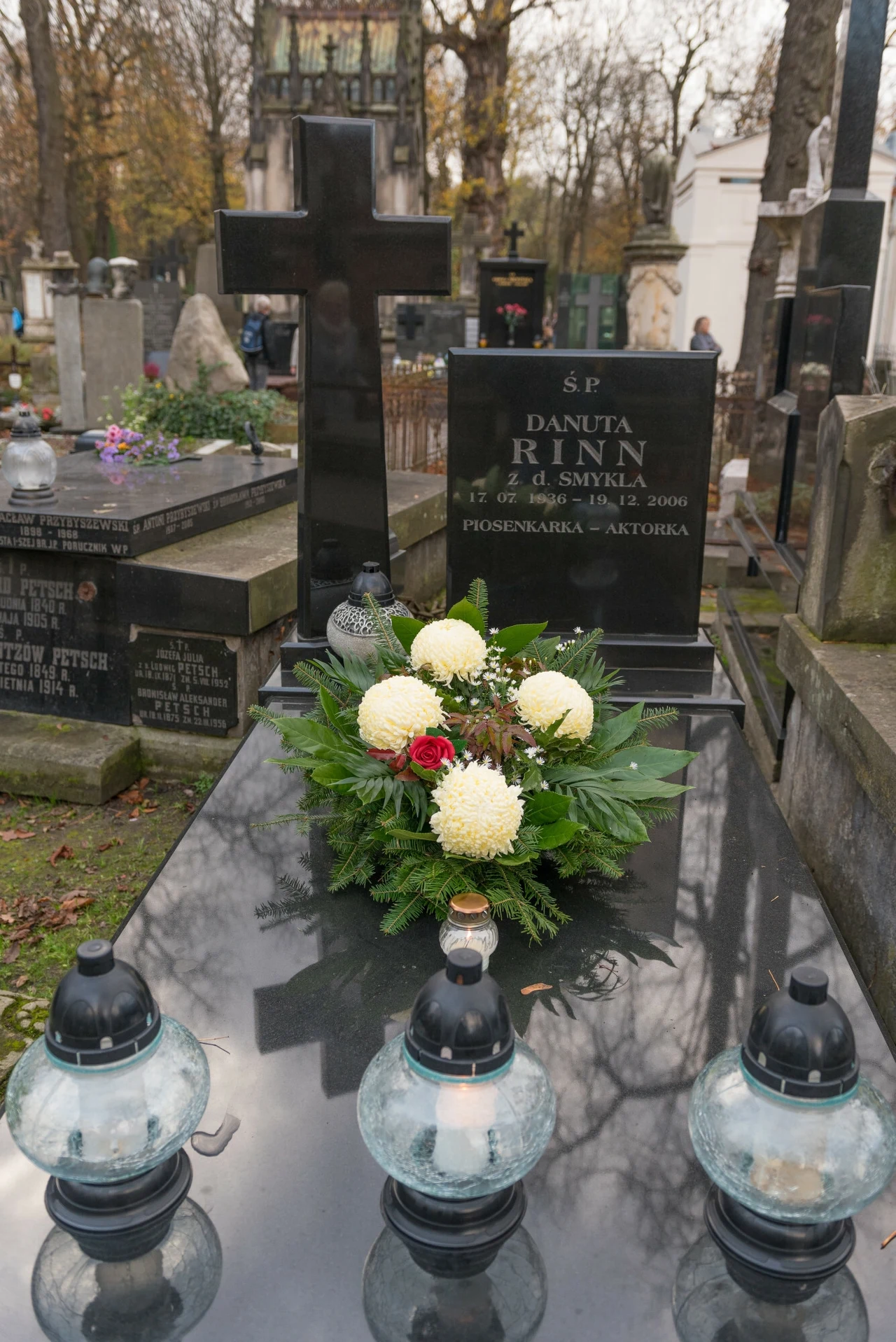 Grób Danuty Rinn na warszawskich Powązkach. Grób Danuty Rinn na warszawskich Powązkach.