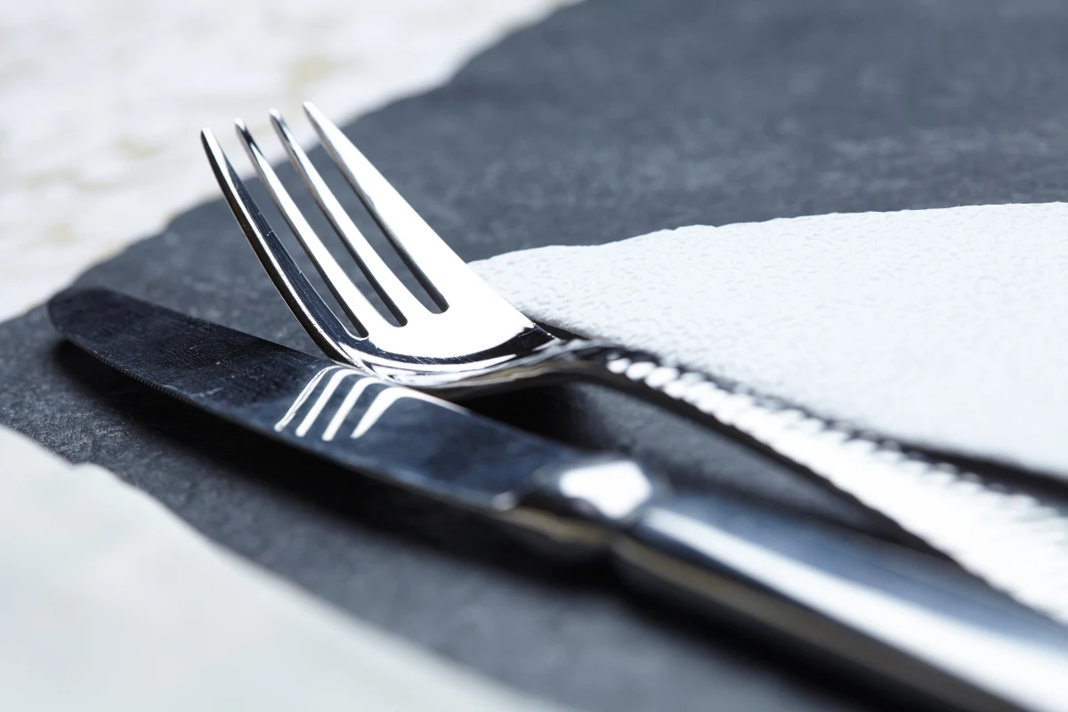 Ten domowy sposób sprawi, że sztućce będą lśniły jak nowe