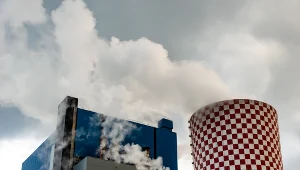 Polskie firmy wydają miliardy złotych na uprawnienia do emisji CO2. Na zdjęciu elektrownia w Łagiszy