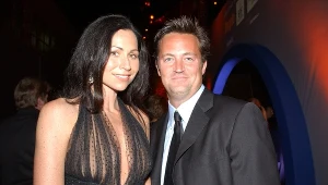 Minnie Driver i Matthew Perry w 2002 roku