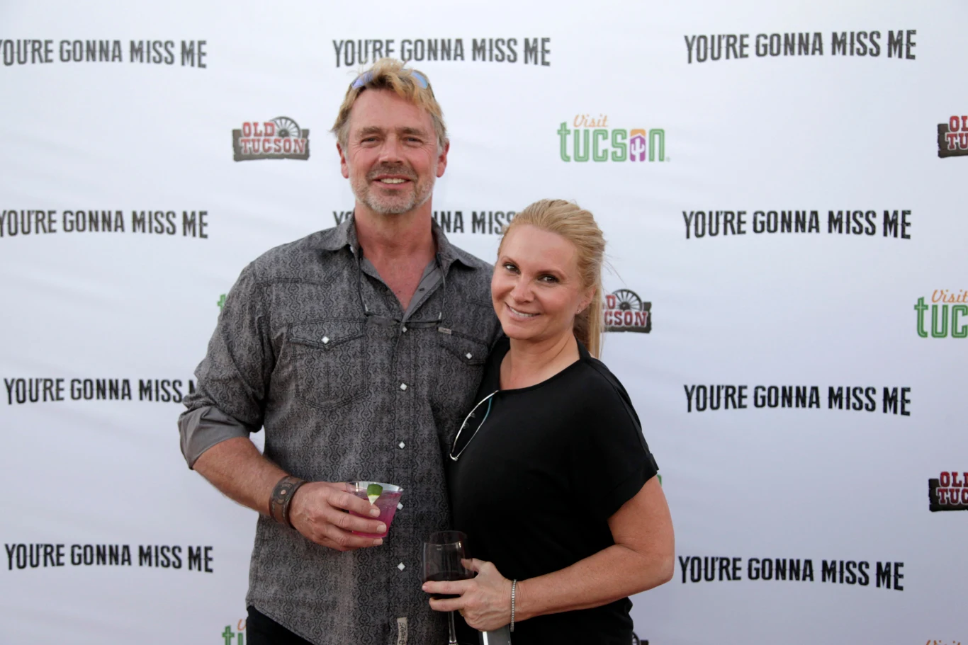 John Schneider i Alicia Allain John Schneider i Alicia Allain
