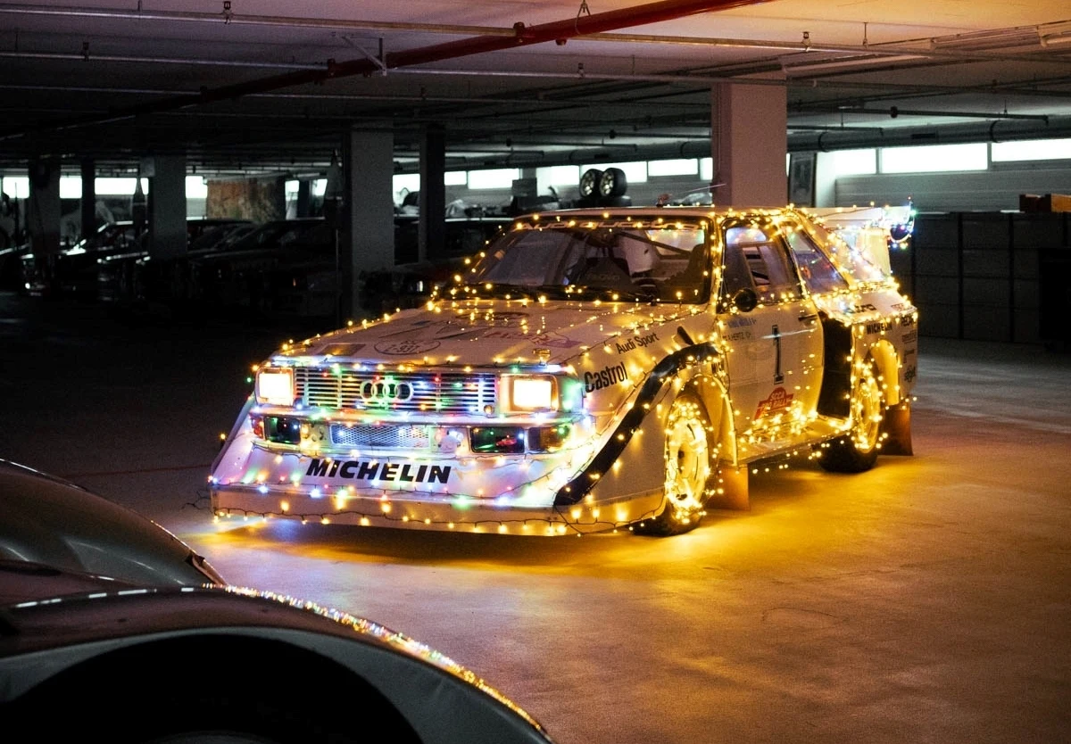 Audi Quattro ozdobione ponad 800 ledowymi lampkami świątecznymi