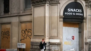 Gospodarka Wielkiej Brytanii skurczyła się w III kwartale. Na zdjęciu zamknięta kawiarnia w centrum Londynu