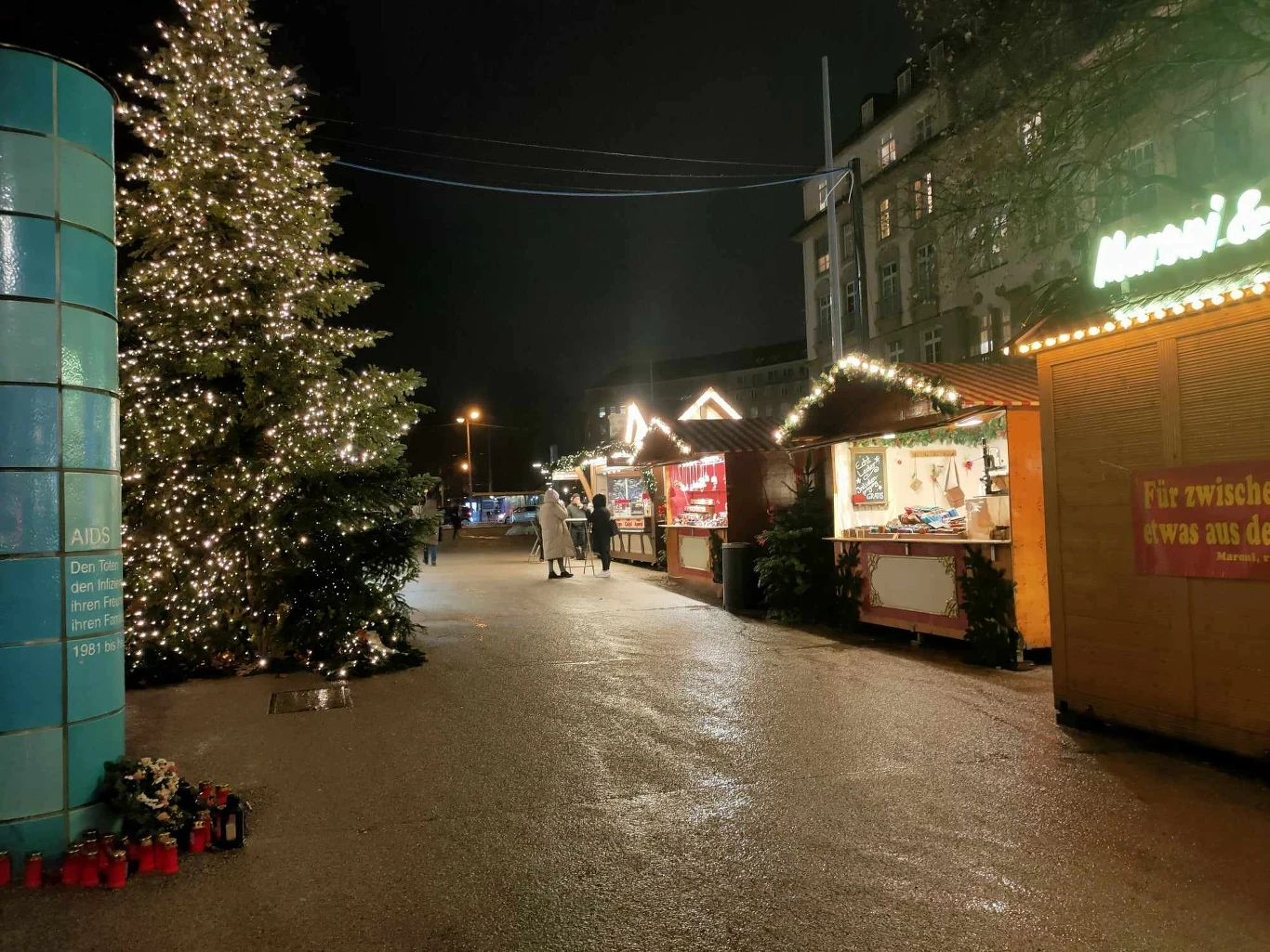 Deszcz nie zachęcił, by odwiedzać kramy w centrum Monachium
