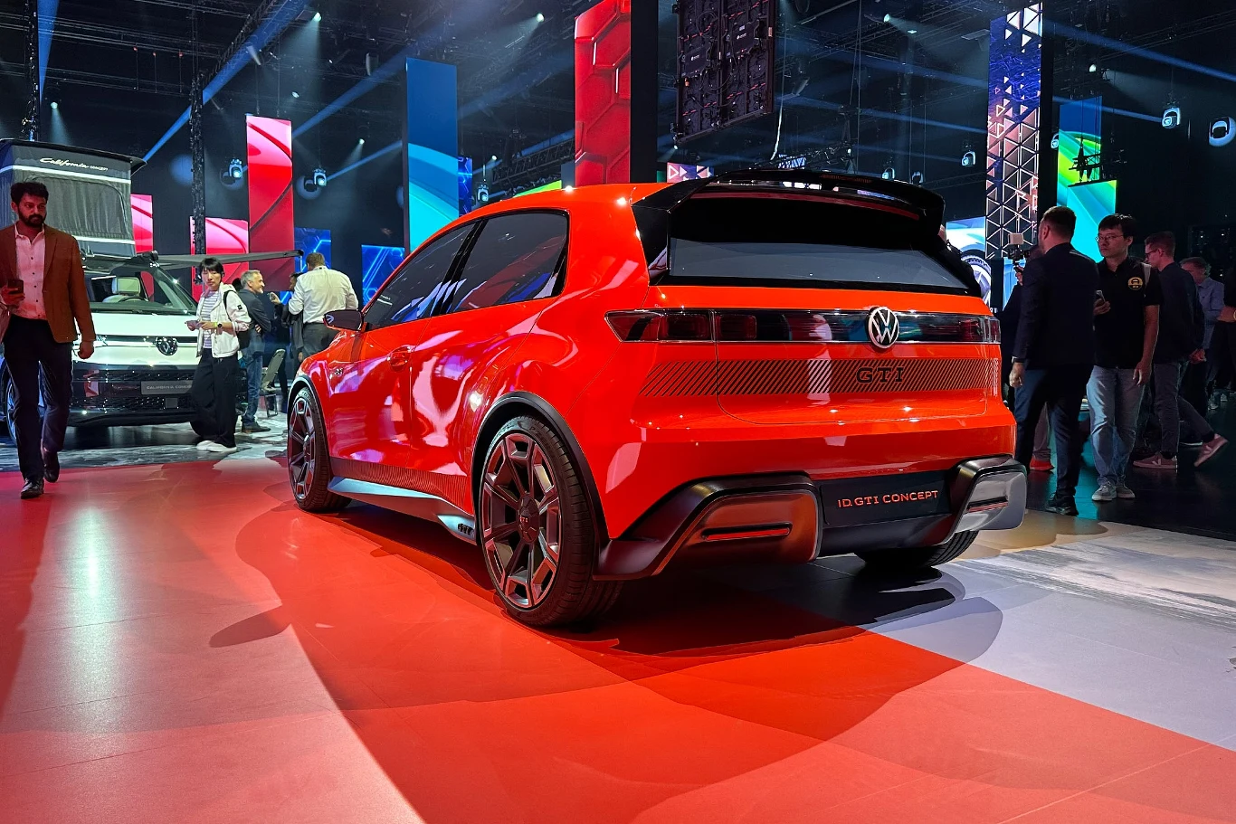 Volkswagen ID. GTI Concept na targach motoryzacyjnych w Monachium