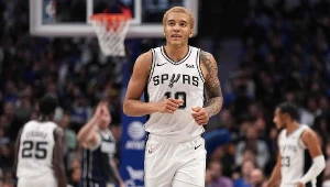 Jeremy Sochan w meczu z Dallas Maverics