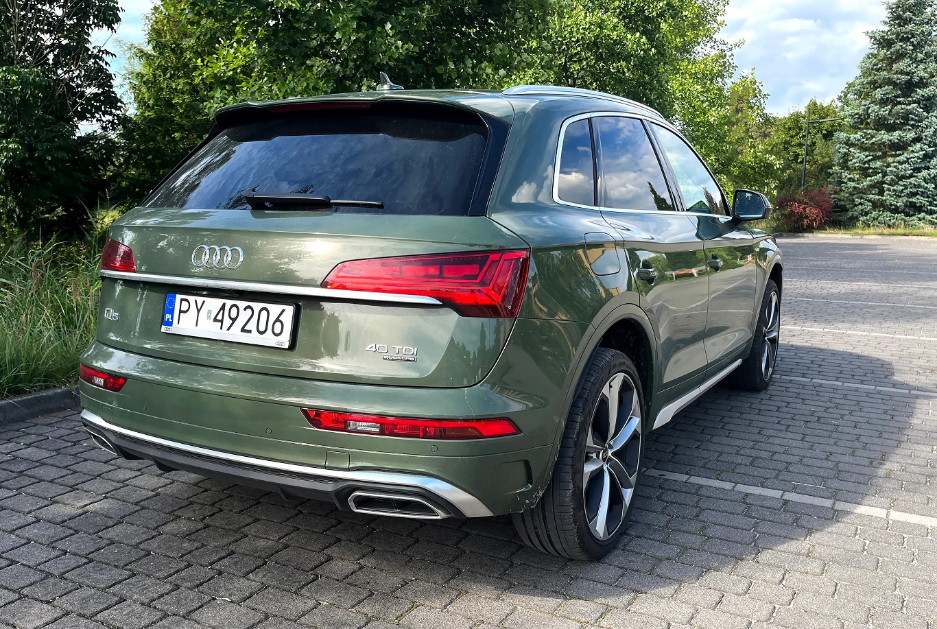 Tablica z cyfrą "0" na zielonym samochodzie. Chyba nie może być nic gorszego Tablica z cyfrą "0" na zielonym samochodzie. Chyba nie może być nic gorszego