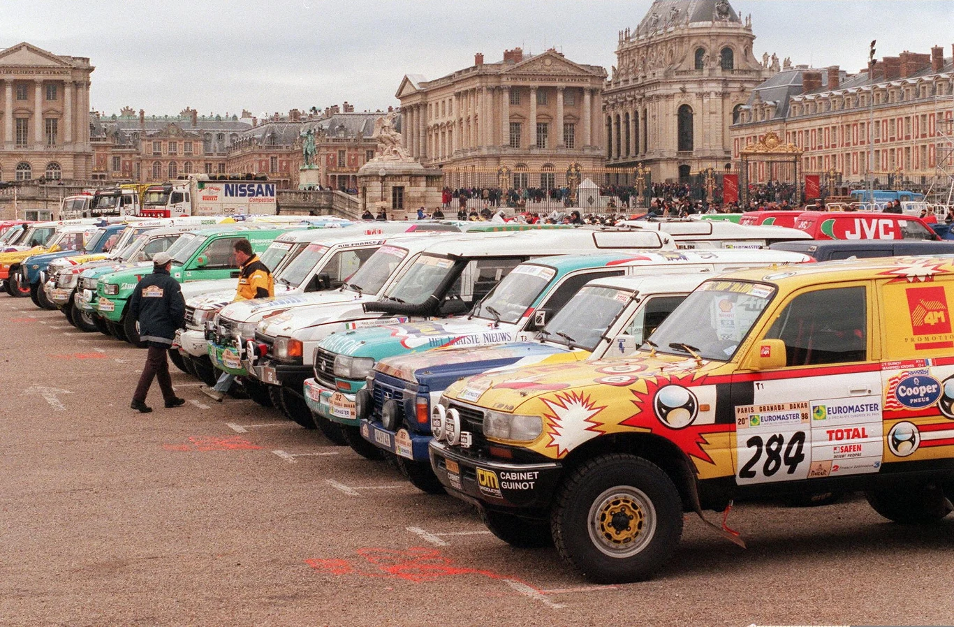 Na starcie Rajdu Paryż - Dakar w 1997 roku
