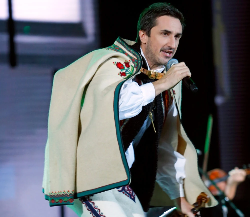 Sebastian Karpiel-Bułecka (Zakopower) podczas Sylwestra Marzeń TVP w Zakopanem w 2017 r. Sebastian Karpiel-Bułecka (Zakopower) podczas Sylwestra Marzeń TVP w Zakopanem w 2017 r.