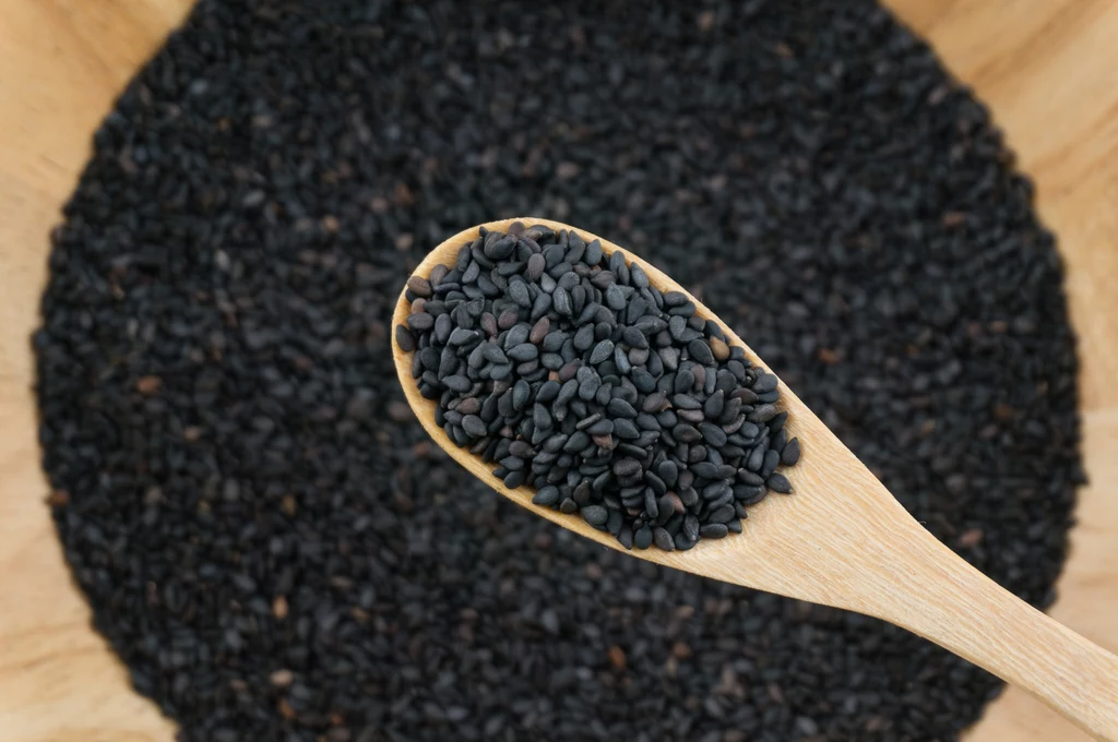 Czarny sezam jest niepozorny, ale zawiera mnóstwo cennych dla zdrowia składników