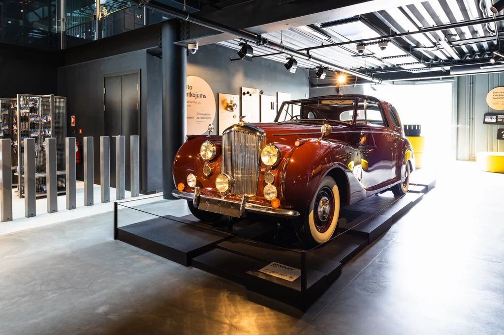 Fanów motoryzacji zachwyci kolekcja zabytkowych samochodów w Muzeum Motoryzacji w Rydze