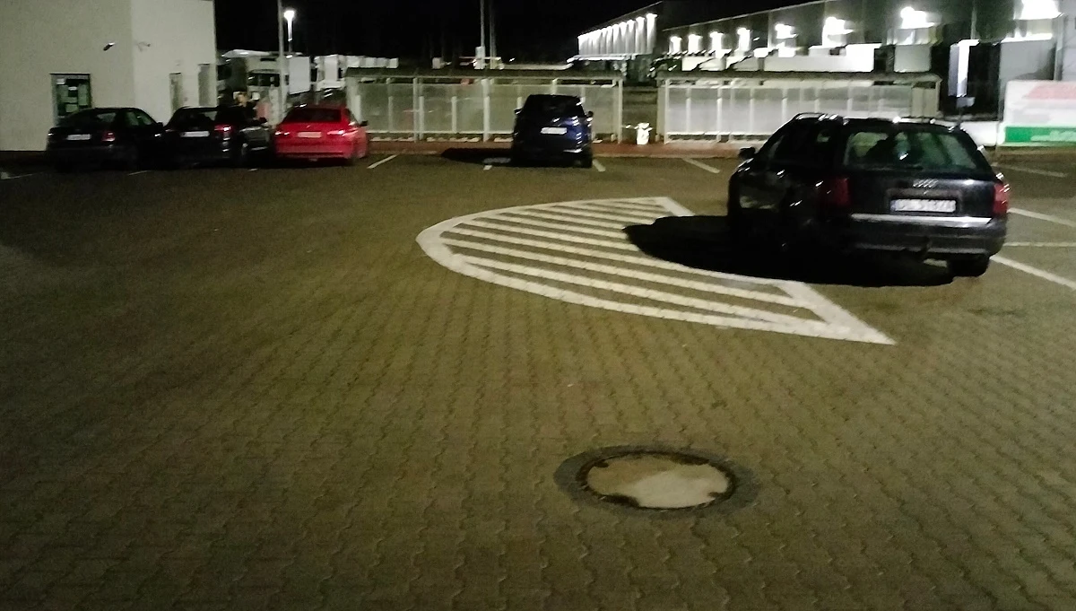 Policji już nie ma ale sytuacja jest rozwojowa. Dojeżdżają kolejne auta...