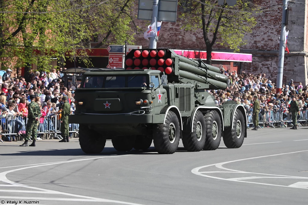 Samobieżna wyrzutnia pocisków rakietowych 220 mm BM-27 Uragan