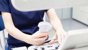 Badanie USG może wykryć nieprawidłowości w jamie brzusznej. Kiedy warto je zrobić? 