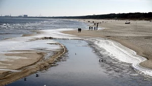 Jesienny spacer po plaży to idealny sposób na dostarczenie organizmowi odpowiedniej dawki jodu