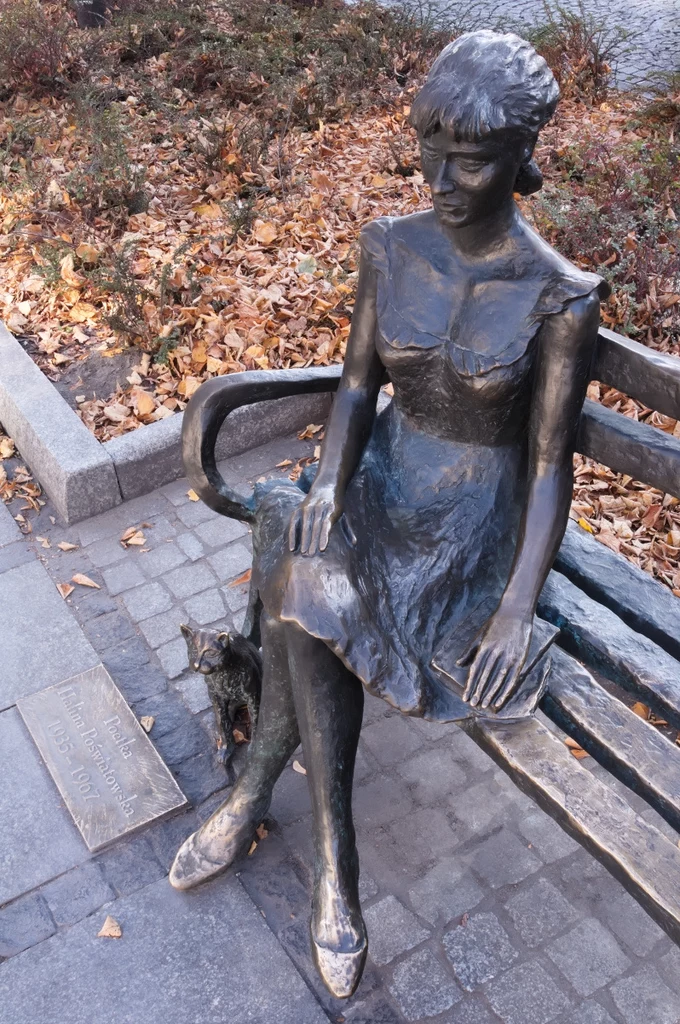 Rzeźba poetki Haliny Poświatowskiej znajdująca się w Częstochowie