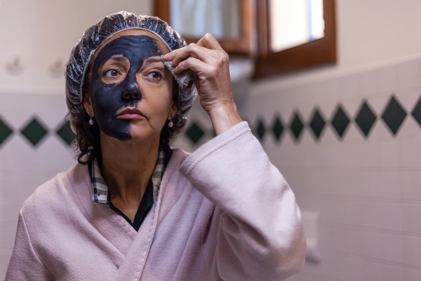 Borowina silnie regeneruje skórę, oczyszcza ją i regeneruje