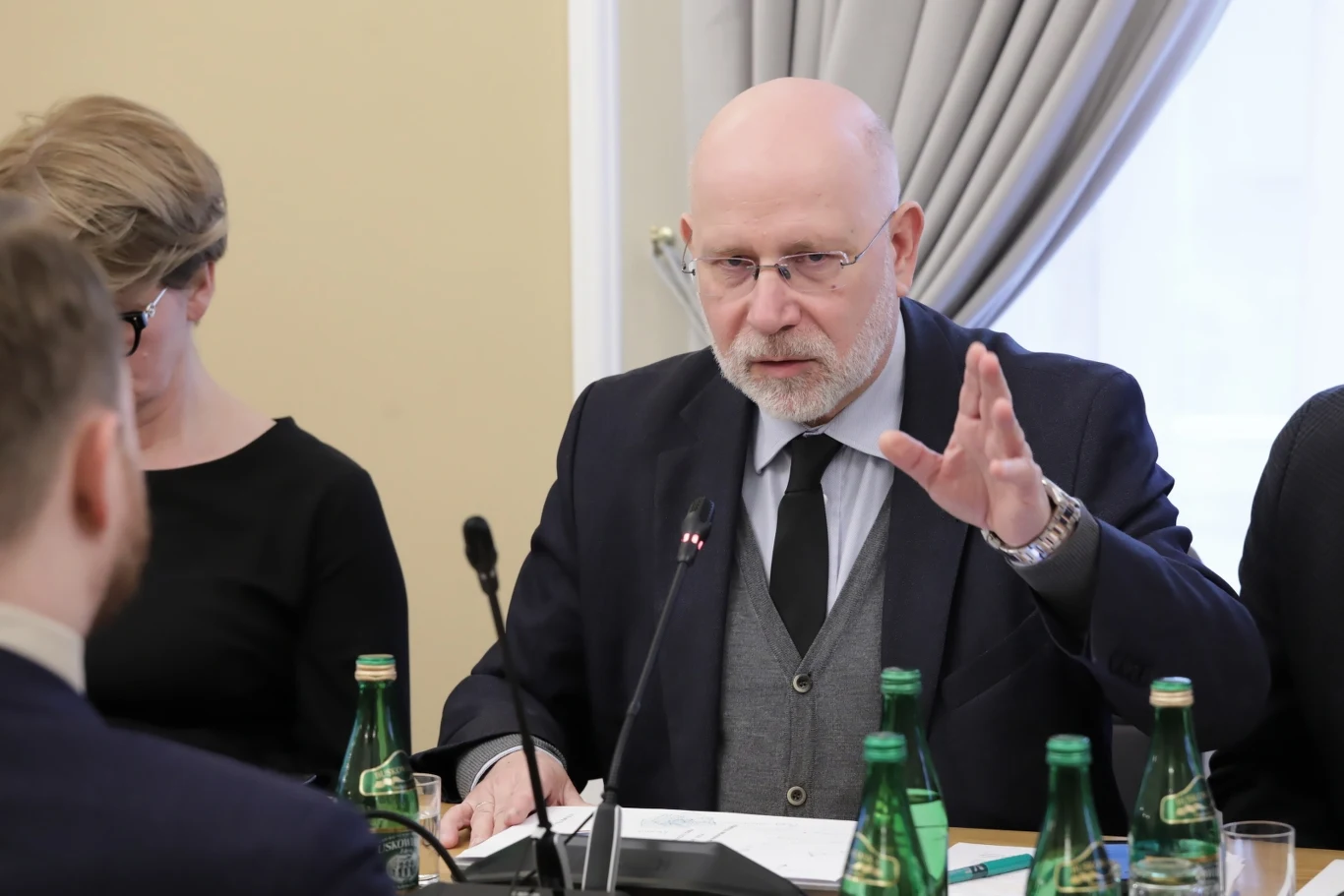 Członkowie KRRiT zobowiązali się do przedstawienia projektu, który ma pomóc przeciwdziałać obecnej sytuacji w mediach publicznych Członkowie KRRiT zobowiązali się do przedstawienia projektu, który ma pomóc przeciwdziałać obecnej sytuacji w mediach publicznych