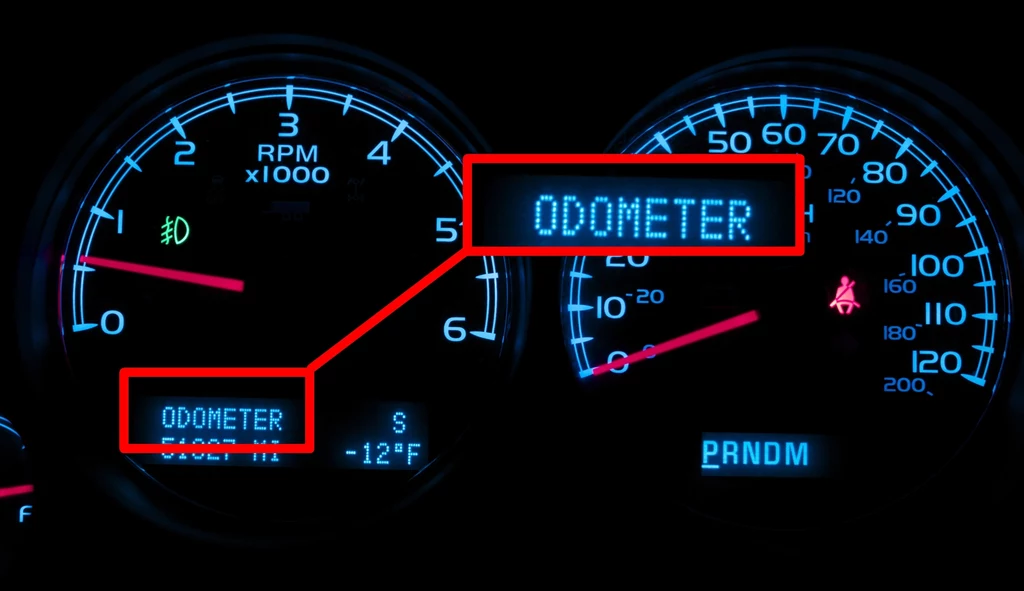 ODO lub ODOMETER to licznik przebiegu całkowitego