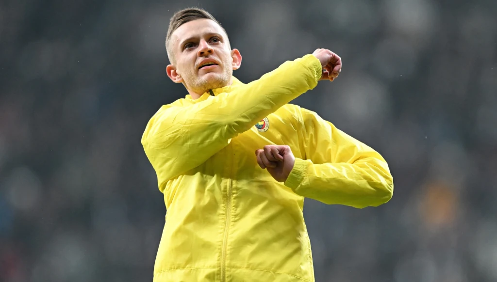 Sebastian Szymański w barwach Fenerbahce Stambuł