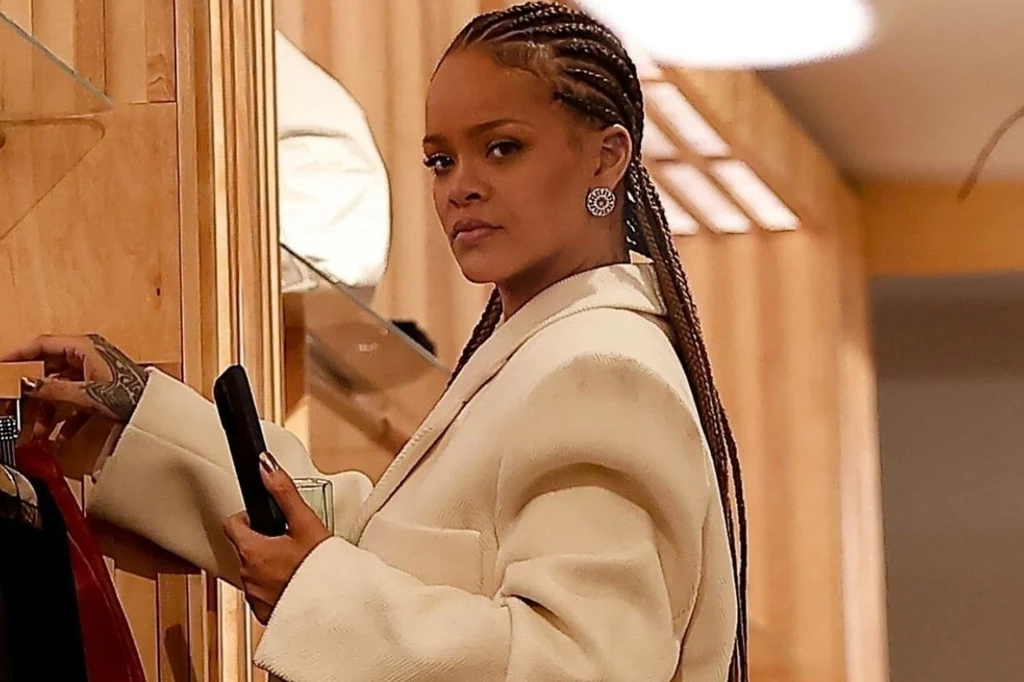 Rihanna podczas pobytu w Aspen. Piosenkarka zwróciła na siebie uwagę stylizacją