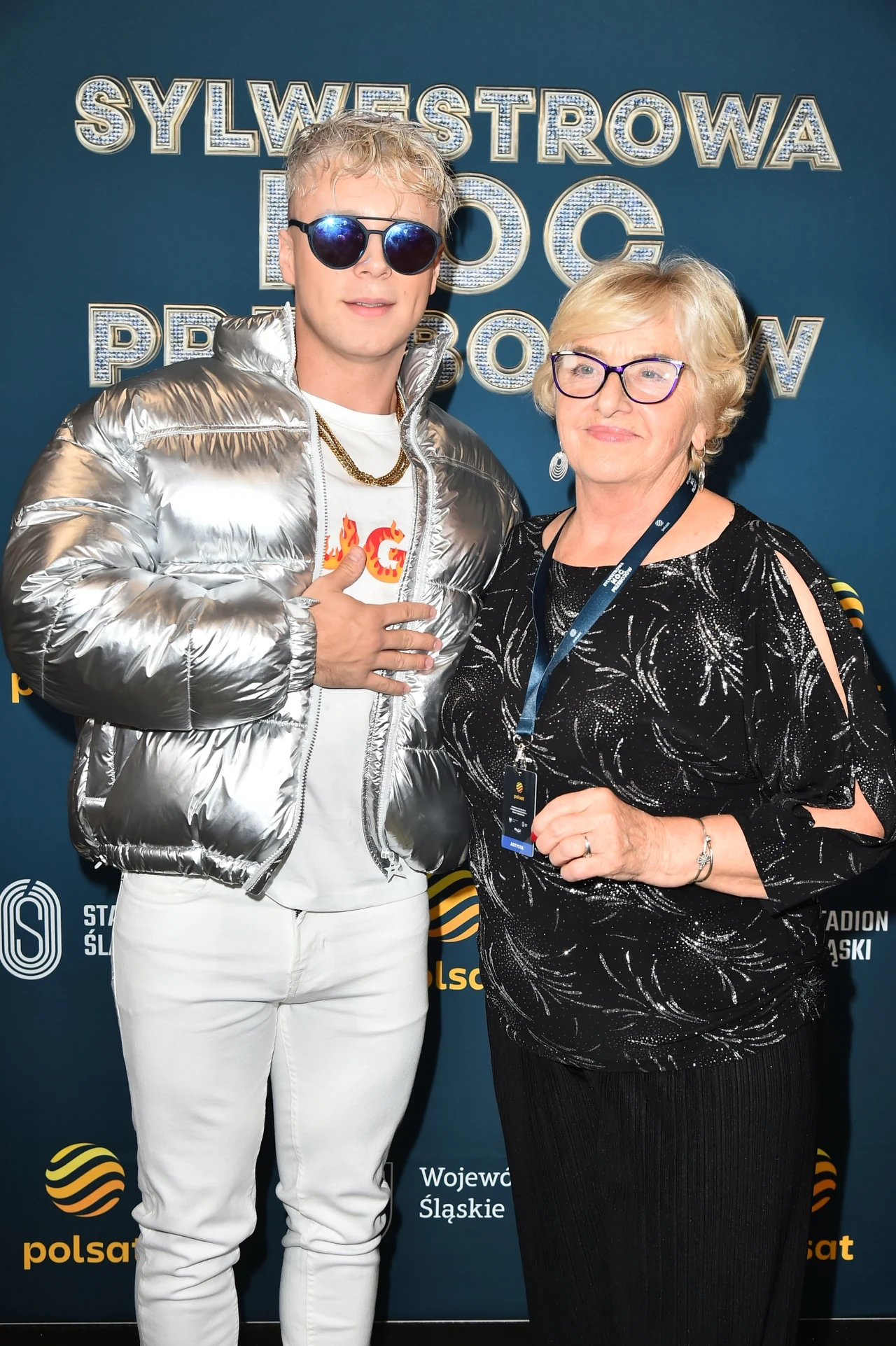 Skolim z babcią na Sylwestrowej Mocy Przebojów Skolim z babcią na Sylwestrowej Mocy Przebojów