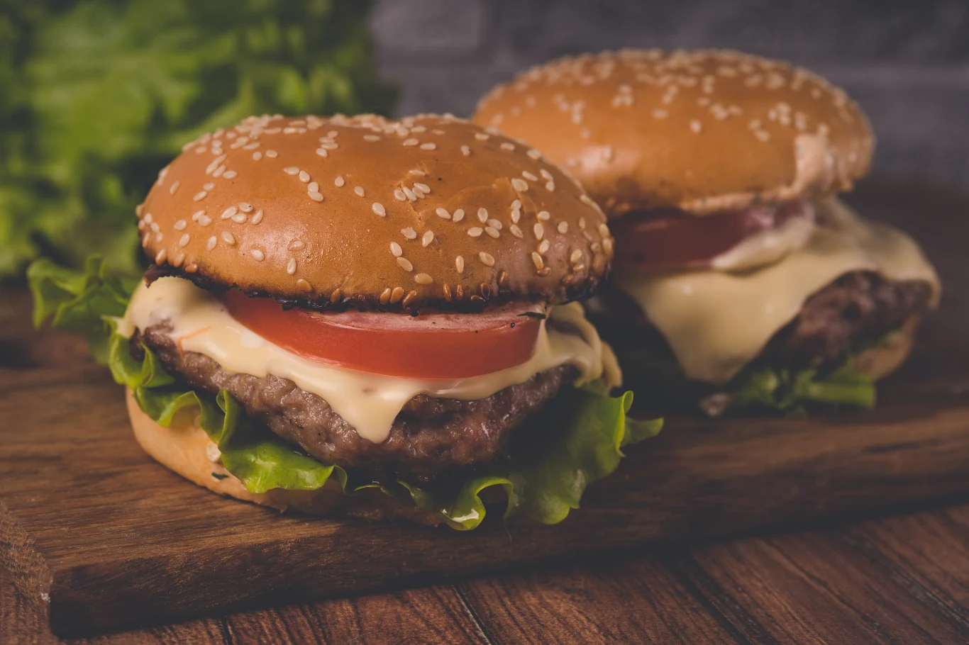 e rezygnując z zaledwie jednej porcji wołowiny dziennie na rzecz bardziej przyjaznej dla planety alternatywy, mieszkańcy Ameryki Północnej mogliby zmniejszyć swój ślad węglowy o 48%.