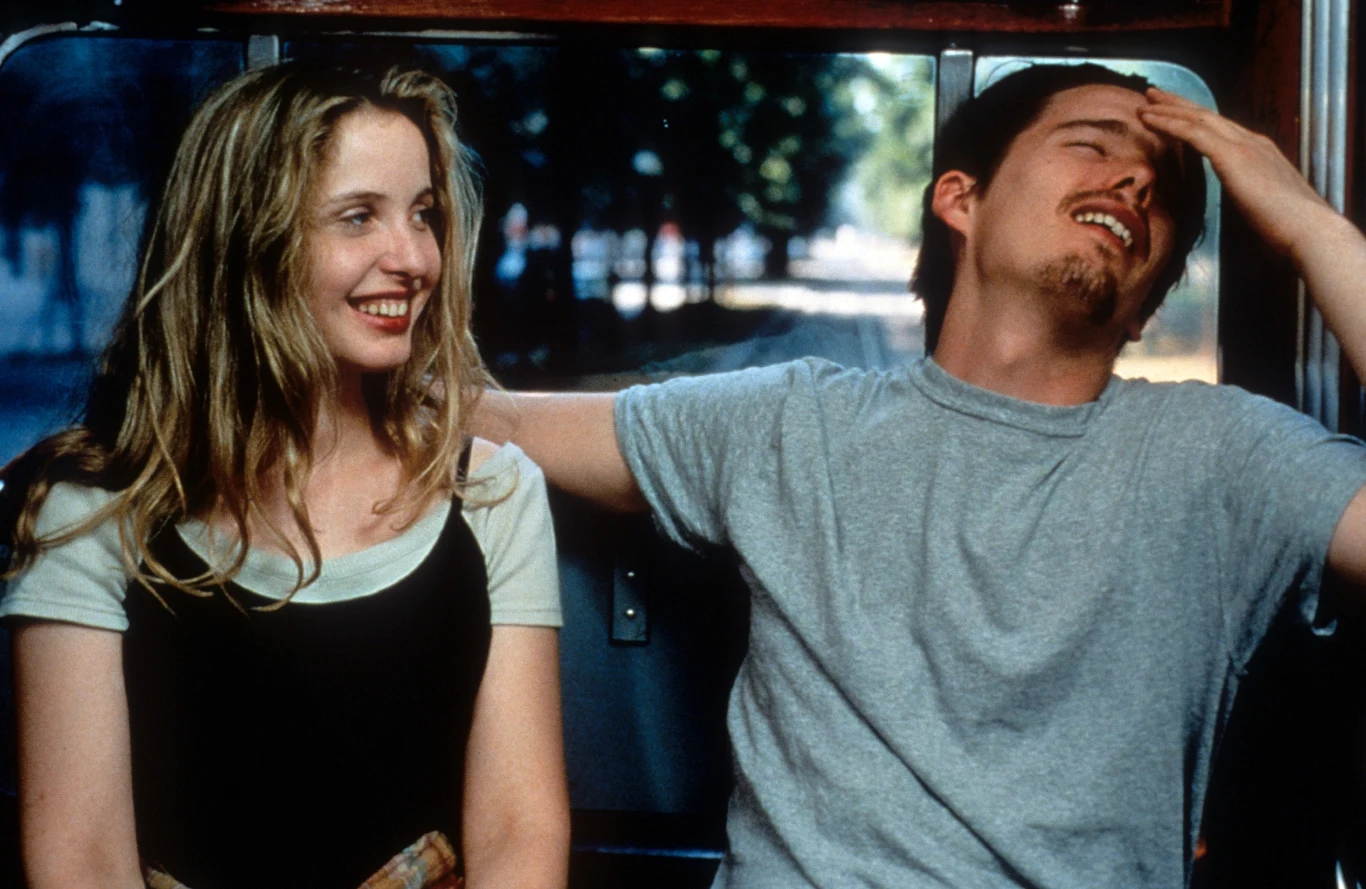 Julie Delpy i Ethan Hawke w filmie "Przed wschodem słońca"