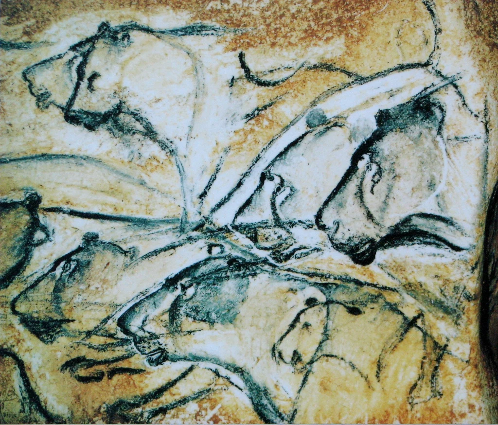 Stado lwów jaskiniowych namalowanych w jaskini Chauveta