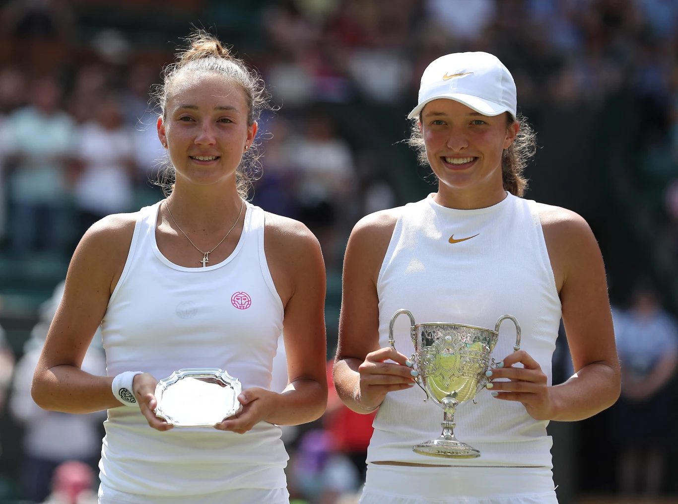 Iga Świątek po zwycięstwie w juniorskim Wimbledonie ze Szwajcarką Leonie Kung Iga Świątek po zwycięstwie w juniorskim Wimbledonie ze Szwajcarką Leonie Kung