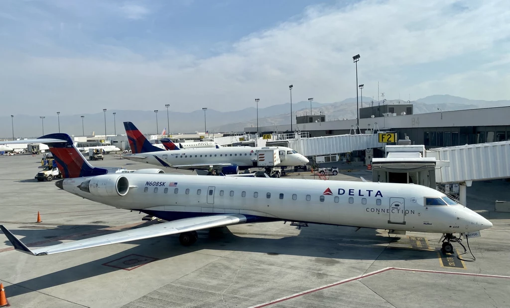 Tragedia na lotnisku w Salt Lake City. Mężczyzna wczołgał się do silnika samolotu Tragedia na lotnisku w Salt Lake City. Mężczyzna wczołgał się do silnika samolotu