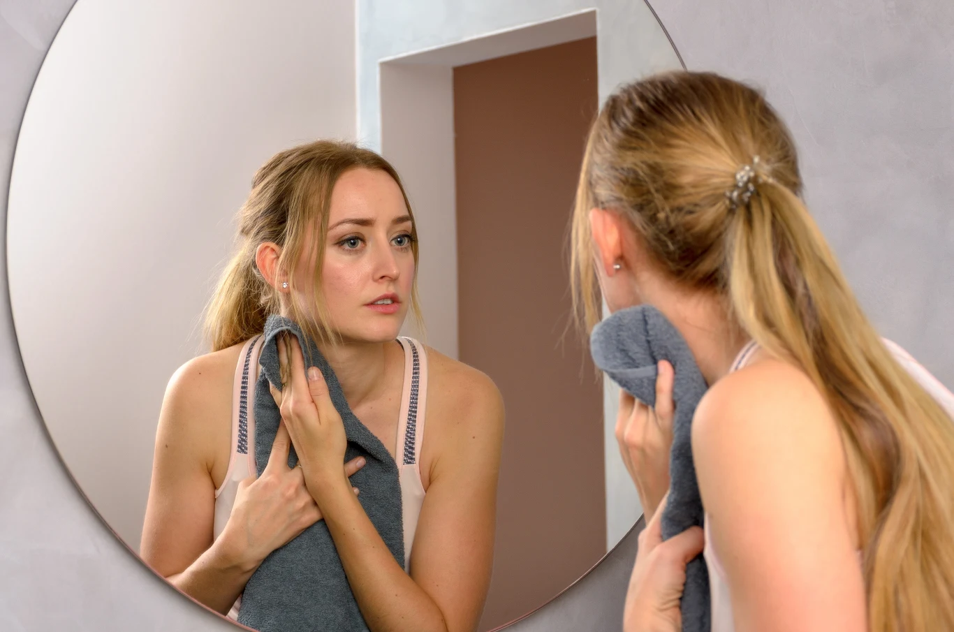 Jak ujędrnić skórę na szyi? Możesz wykonać domową mezoterapię 