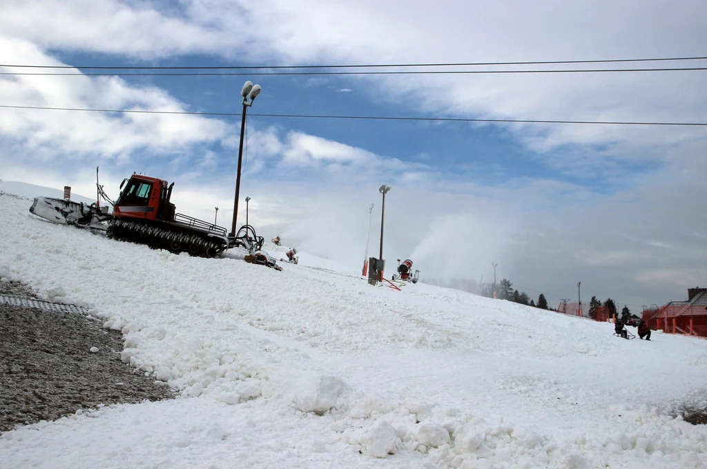 Stoki narciarskie w kompleksie Czorsztyn-Ski są regularnie naśnieżane 