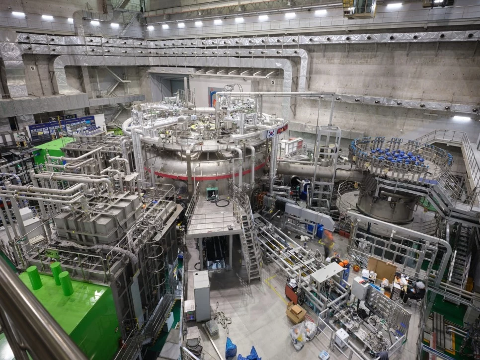 Reaktor fuzyjny zbudowany przez Koreę Płd. ma w 2026 r. osiągać temperaturę 100 mln stopni Celsjusza przez 300 sekund