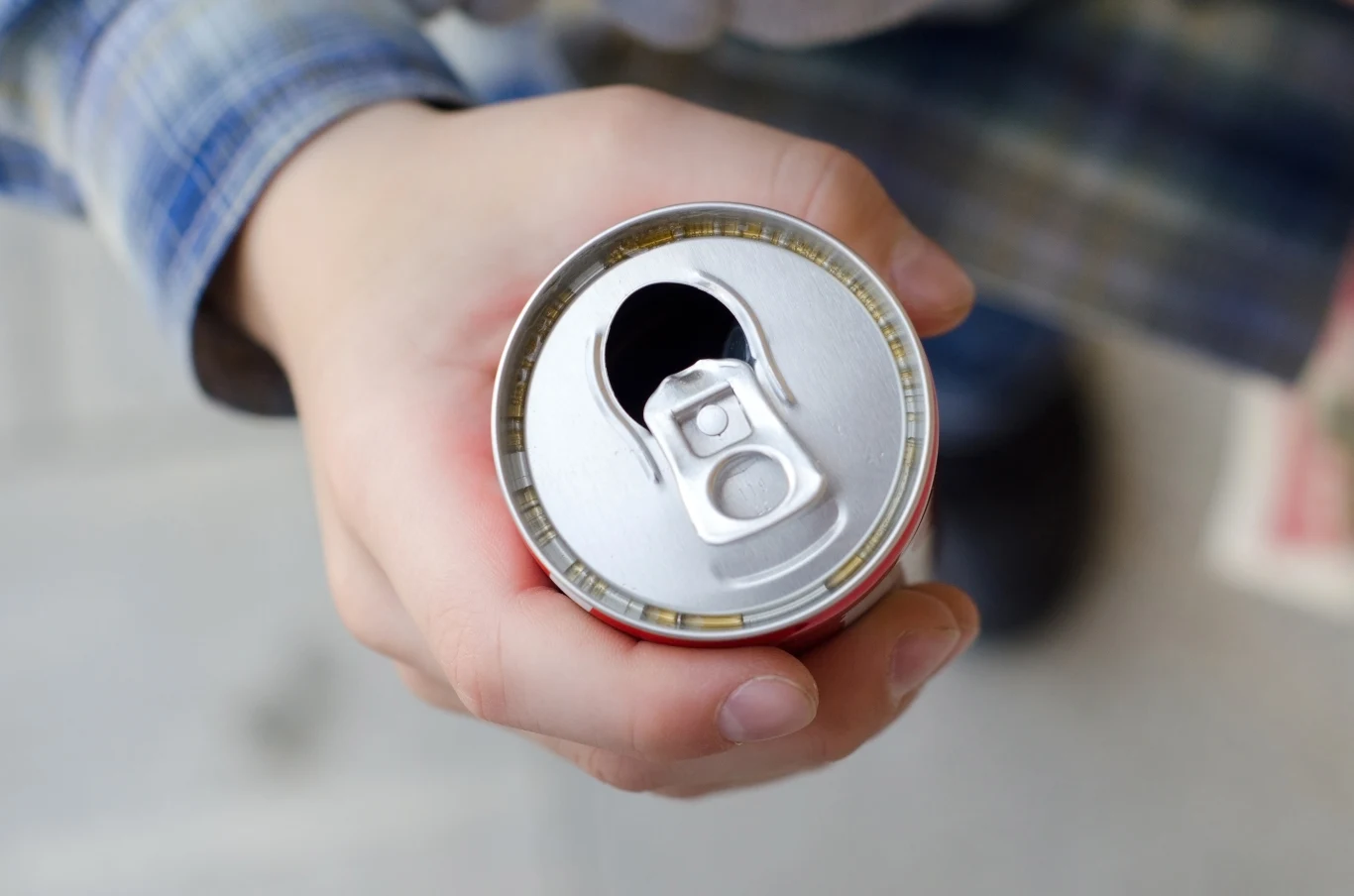 Od 1 stycznia 2024 r. zakazana jest sprzedaż napojów energetycznych dzieciom i młodzieży do 18. roku życia Od 1 stycznia 2024 r. zakazana jest sprzedaż napojów energetycznych dzieciom i młodzieży do 18. roku życia