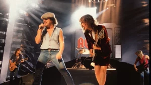 Brian Johnson i Angus Young w 1990 roku