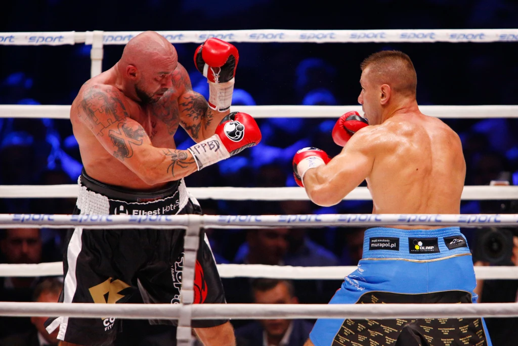 Przemysław Saleta (z lewej) tu w walce z Tomaszem Adamkiem - wrzesień 2015 roku