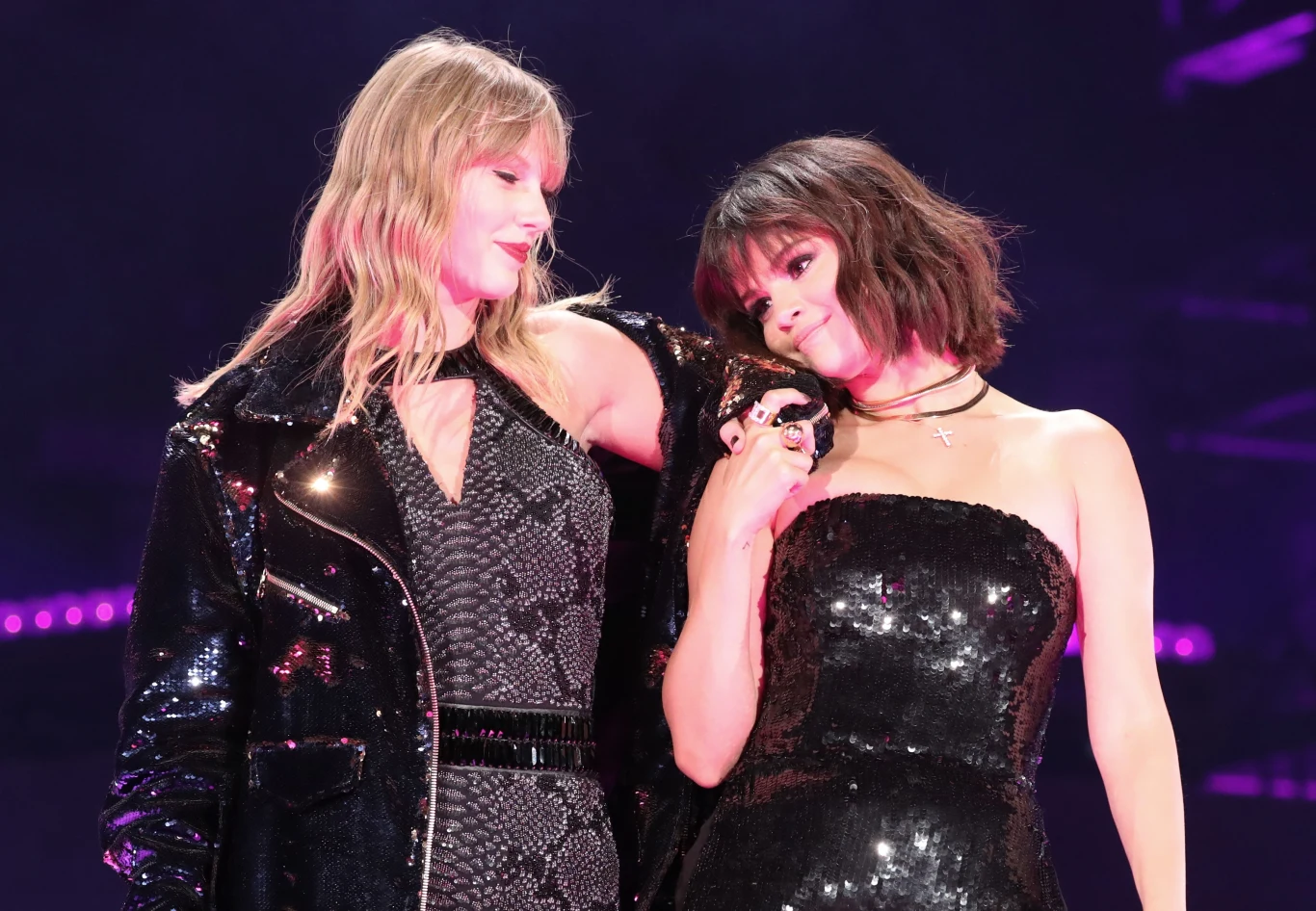 Taylor Swift i Selena Gomez na jednym z koncertów tej pierwszej Taylor Swift i Selena Gomez na jednym z koncertów tej pierwszej