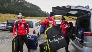 Polscy skoczkowie. Od lewej: Dawid Kubacki, Paweł Wąsek i Kamil Stoch