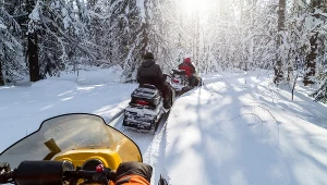 Wypadek na skuterze śnieżnym (zdj. ilustracyjne)