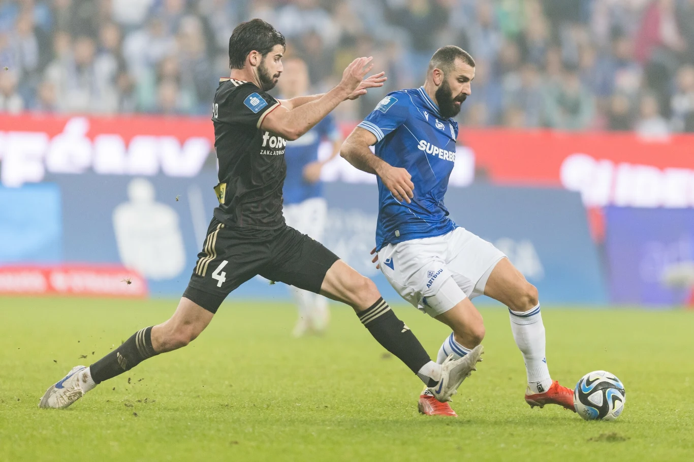 Nacho Monsalve w pojedynku z Mikaelem Ishakiem Nacho Monsalve w pojedynku z Mikaelem Ishakiem