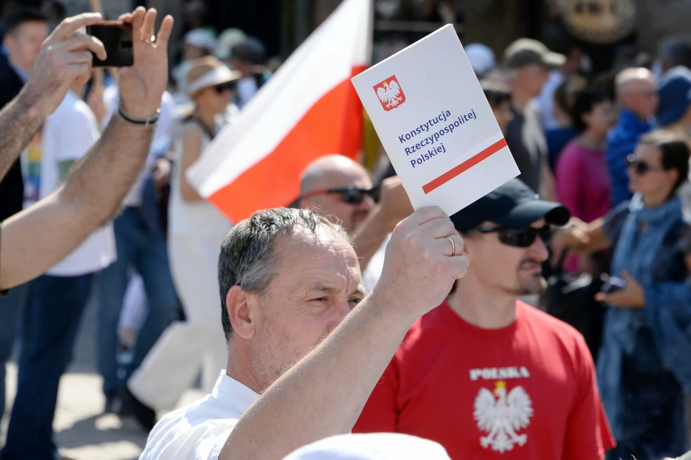 Czegoś takiego jak za sprawą PO i PiS to wcześniej nie było. A przecież Konstytucja od 1997 roku ciągle ta sama - piszeRobert Gwiazdowski Czegoś takiego jak za sprawą PO i PiS to wcześniej nie było. A przecież Konstytucja od 1997 roku ciągle ta sama - piszeRobert Gwiazdowski