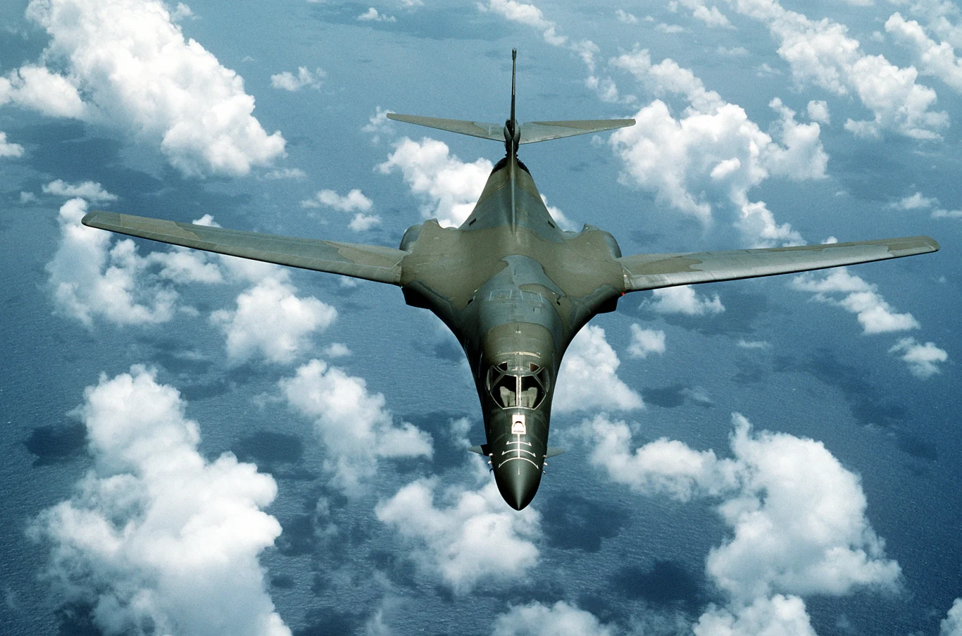 Bombowiec strategiczny B-1B Lancer to jedna z jednostek wykorzystanych przez USA do ataków na Bliskim Wschodzie Bombowiec strategiczny B-1B Lancer to jedna z jednostek wykorzystanych przez USA do ataków na Bliskim Wschodzie